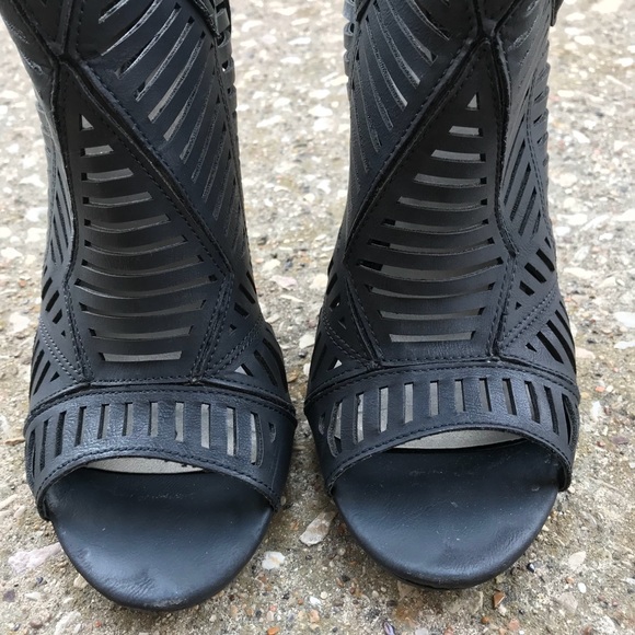 Laser Cut Heels - Picture 4 of 8